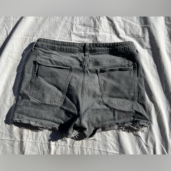 Old Navy distressed shorts. Size 18, gray - Picture 2 of 8